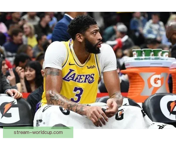 湖人再遭打击 里夫斯接受肋骨和侧腹影像检查 出战与否待定